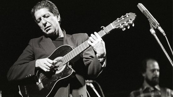 Danh ca huyền thoại Leonard Cohen qua đời